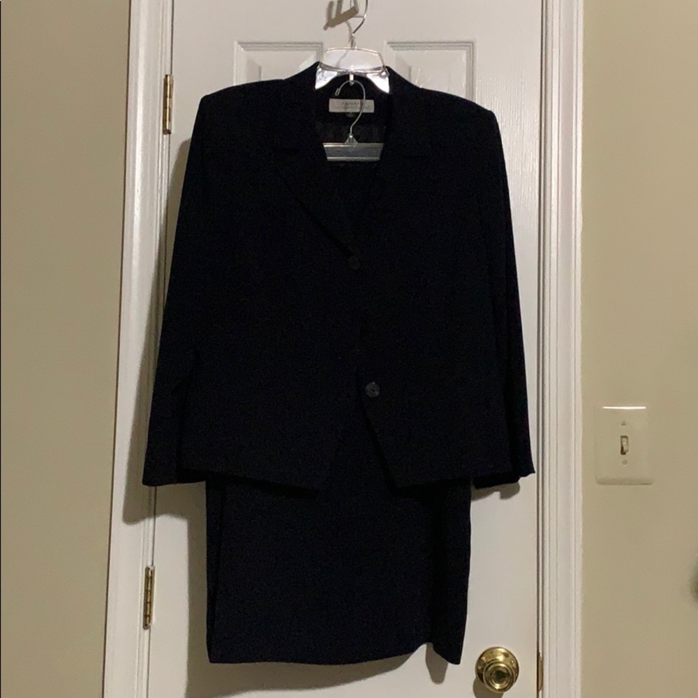 Tahari 2 piece skirt suit
